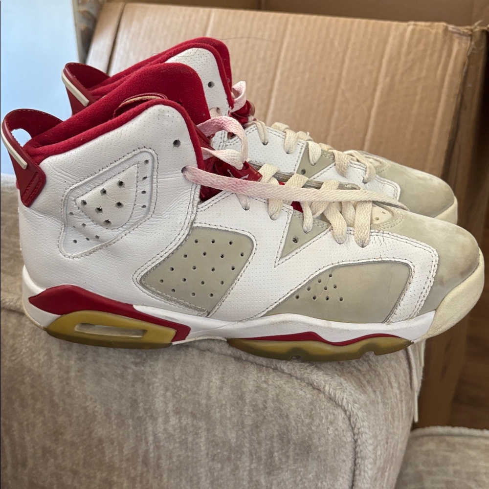 White and Red High-Top Sneakers Jordan retro